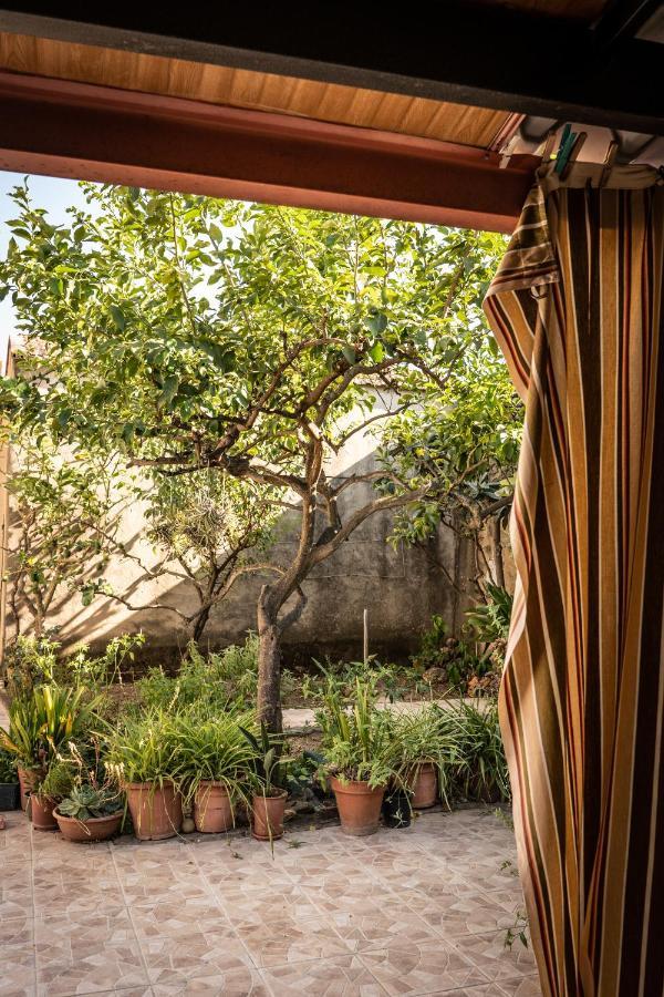 Bed and Breakfast Sa Domu De Ladiri - Matrimoniale Con Giardino Musei Exterior foto