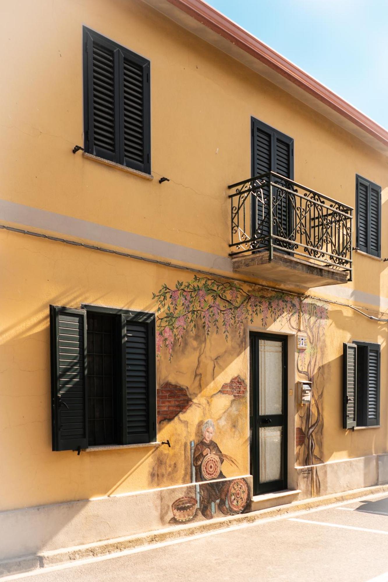 Bed and Breakfast Sa Domu De Ladiri - Matrimoniale Con Giardino Musei Exterior foto